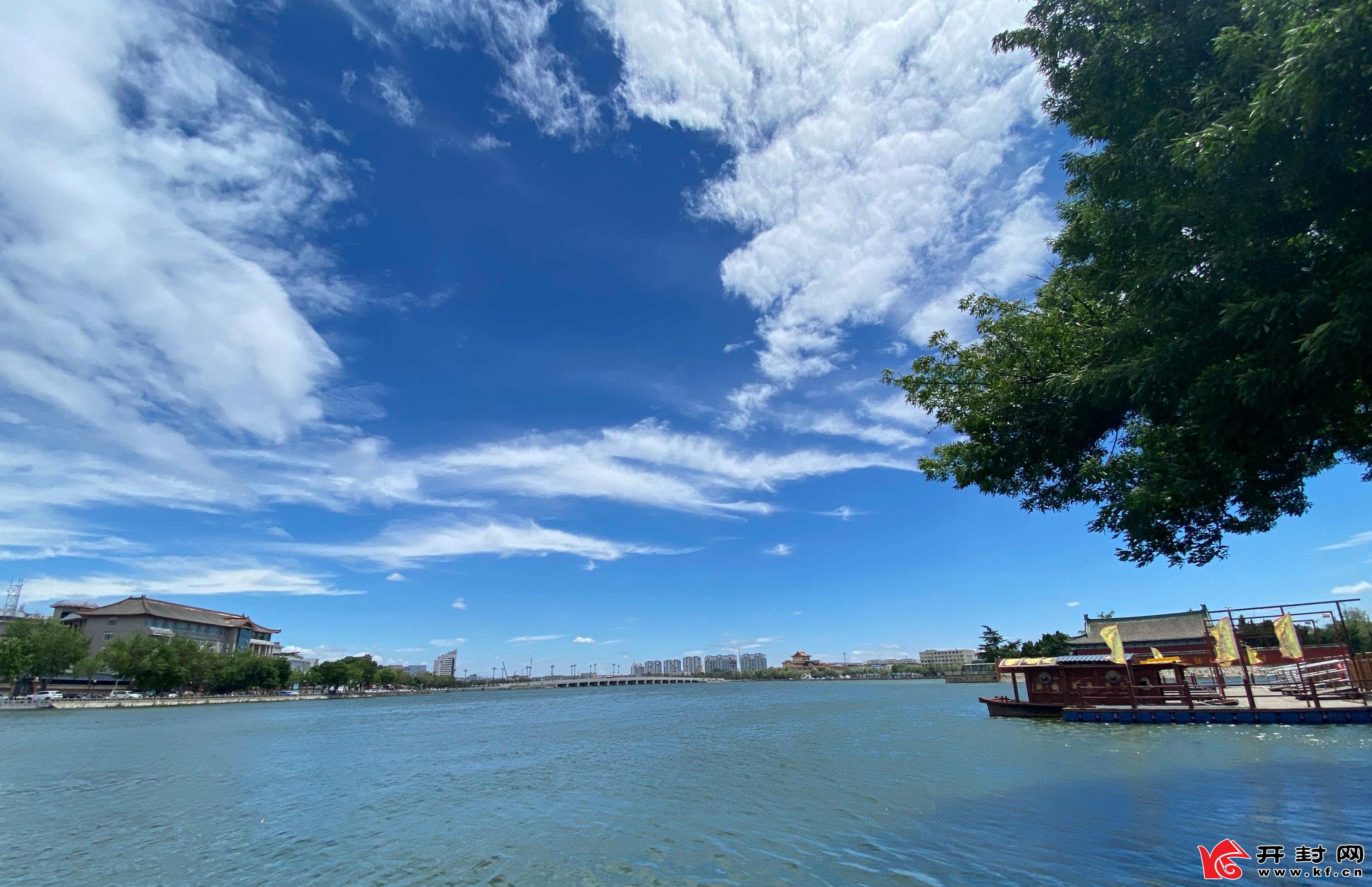7月29日，经历了风雨天气后，美丽的“开封蓝”又呈现在城市上空。全媒体记者 袁洋 摄