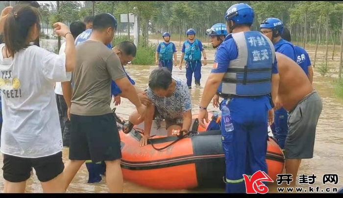 （视频传新媒体邮箱）开封蓝天救援队紧急救(2899143)-20210723112538