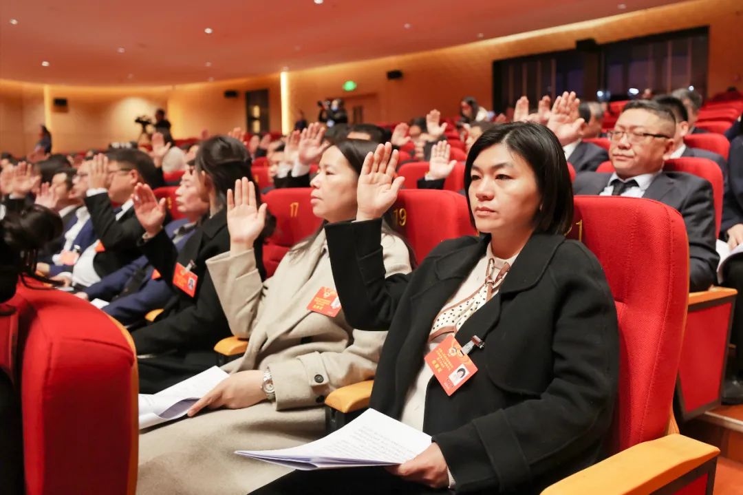 2月19日上午，中国人民政治协商会议开封市第十三届委员会第三次会议圆满完成各项议程后，在开封国际文化交流中心胜利闭幕。全媒体记者袁洋 李浩 摄
