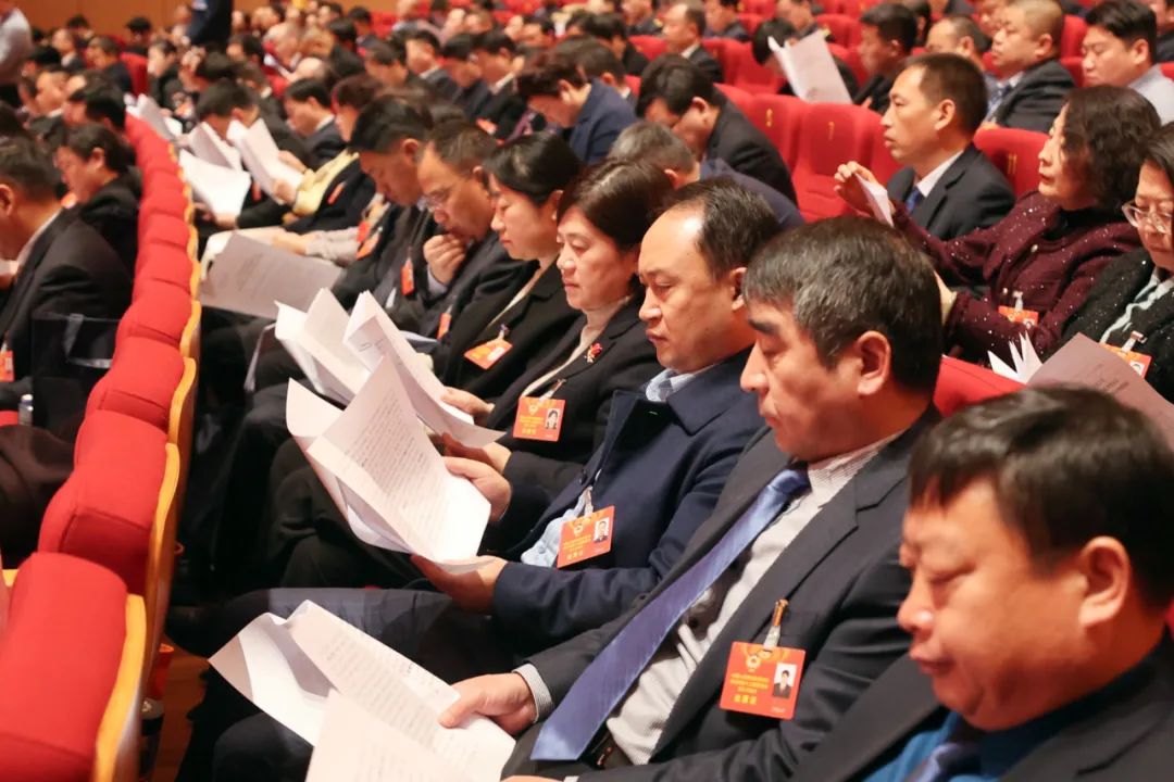 2月19日上午，中国人民政治协商会议开封市第十三届委员会第三次会议圆满完成各项议程后，在开封国际文化交流中心胜利闭幕。全媒体记者袁洋 李浩 摄