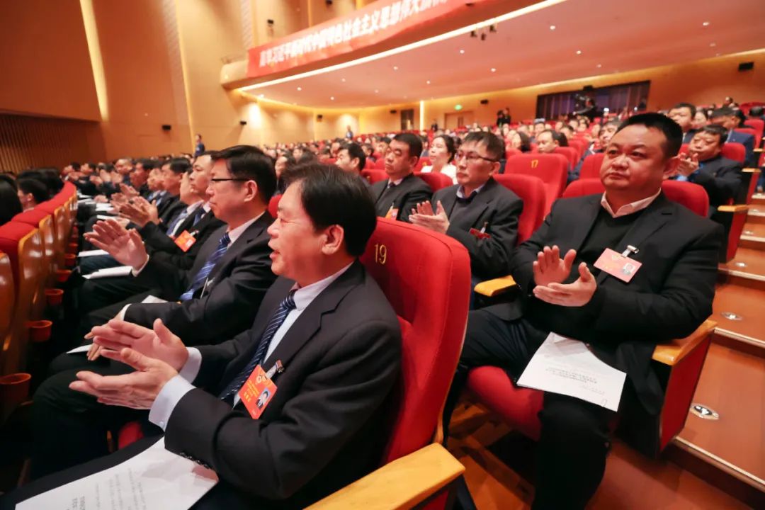 2月19日上午，中国人民政治协商会议开封市第十三届委员会第三次会议圆满完成各项议程后，在开封国际文化交流中心胜利闭幕。全媒体记者袁洋 李浩 摄